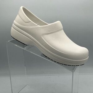 Crocs Neria Pro II LR White work clog Women’s Size 7 Comfort Slip Resist Classic
